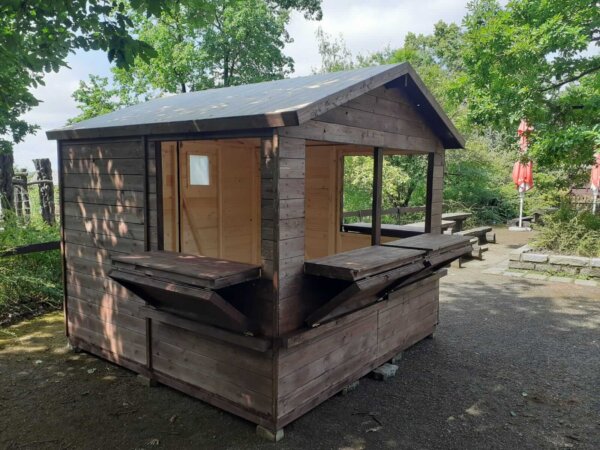 Predajný drevený stánok 2,5 x 2,5m diagonalny pohlad